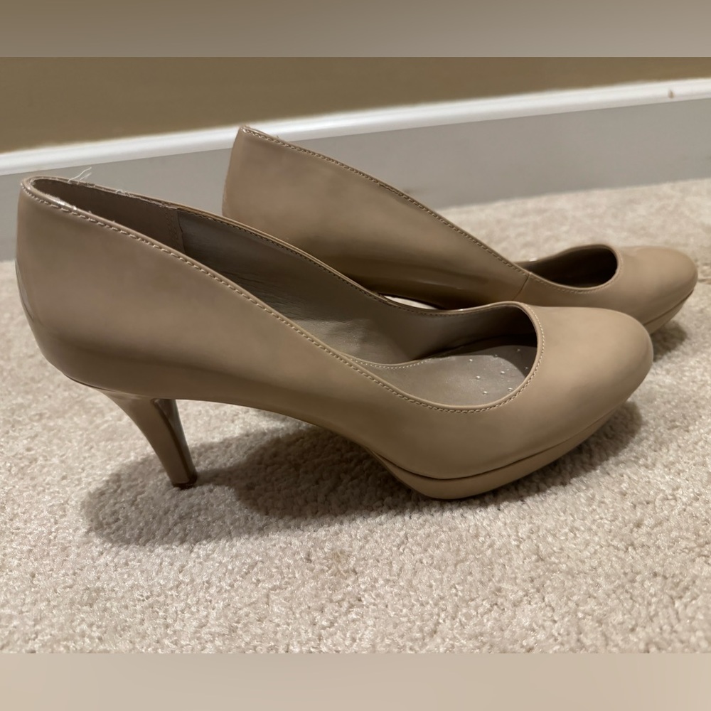 Alafani Step N Flex beige heels. Never worn.